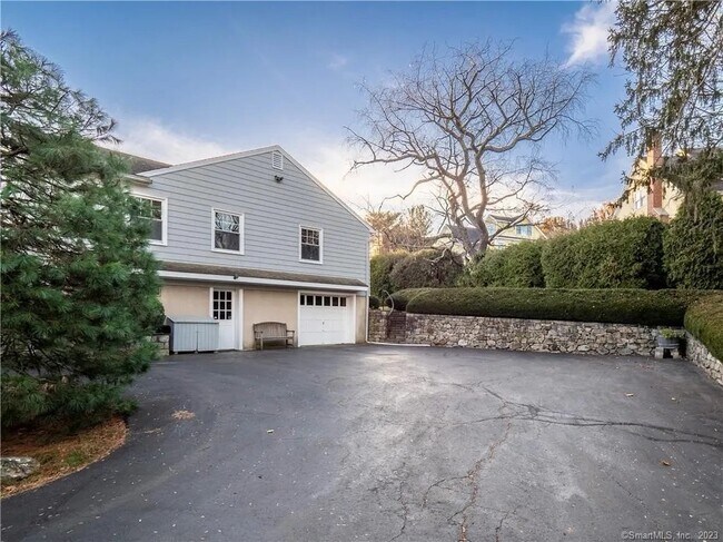 Building Photo - 5 Saviano Ln