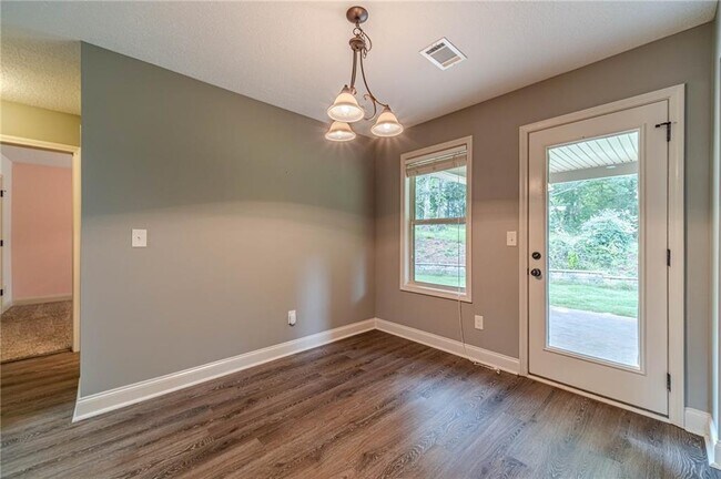 Building Photo - 511 Lena Dr