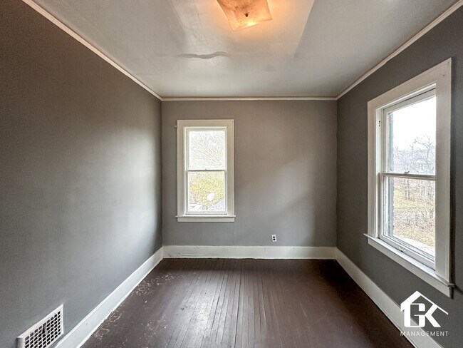 Building Photo - 2732-2734 Clements