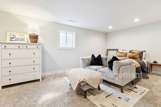 Building Photo - 918 Woodbine Dr