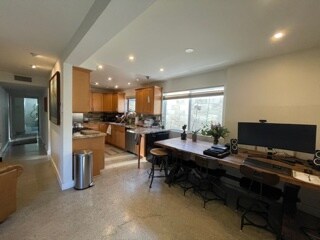 Building Photo - 310 S Venice Blvd