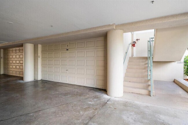 Building Photo - 1030 Bellasol Way