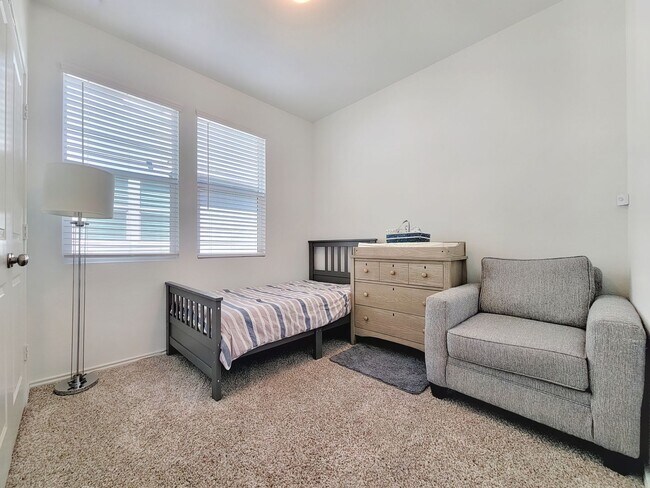 Building Photo - Spacious 4-Bedroom, 3-Bath Single-Family H...