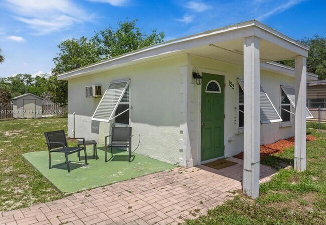 Building Photo - 122 Julian Dr
