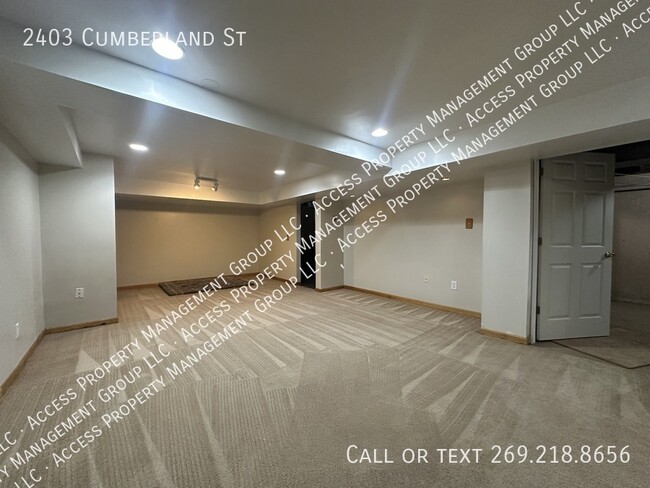 Building Photo - Large Westwood Kalamazoo home for rent!  4...