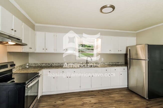 Building Photo - 3900 Oakmont Dr