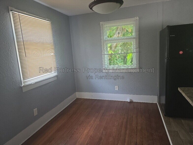 Building Photo - 1609 Poinsettia Ave