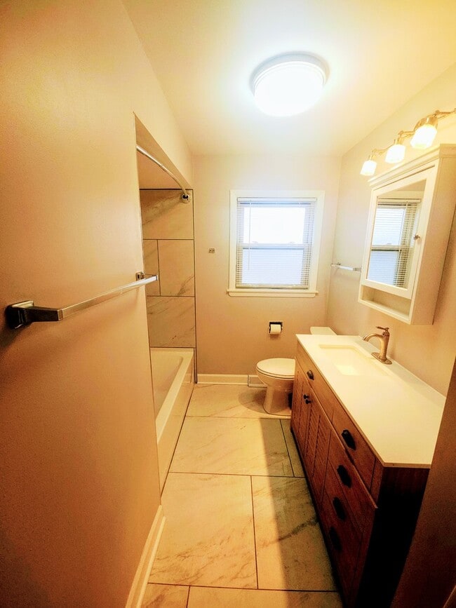 Building Photo - 16674 Thornton Ave