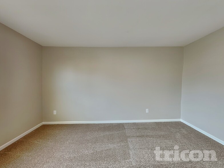 Building Photo - 452 Victory Ln