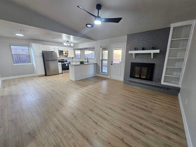 Building Photo - 6103 SW Oakcliff Ave