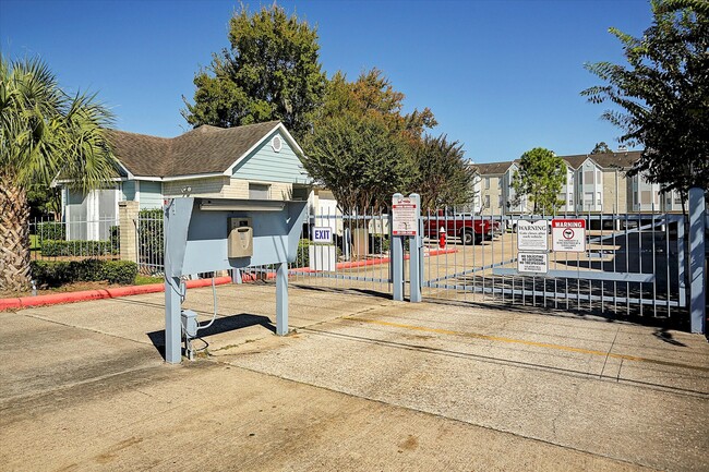 Building Photo - 18617 Egret Bay Blvd