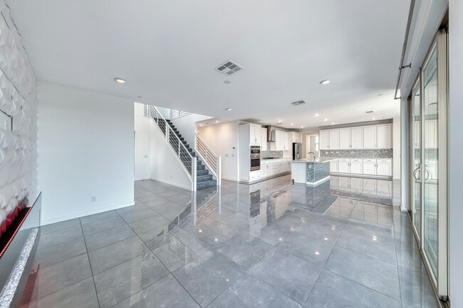 Building Photo - 1038 Delbrook Ave