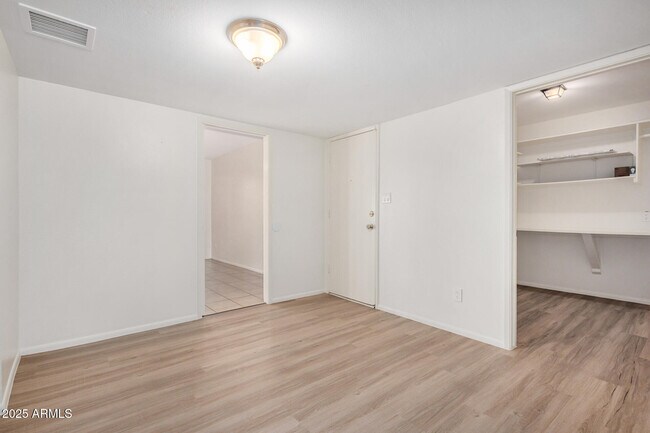 Building Photo - 13039 N 70th St