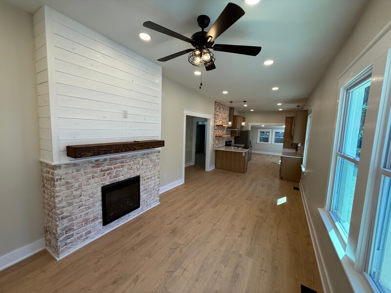 Building Photo - 409 W 6th Ave