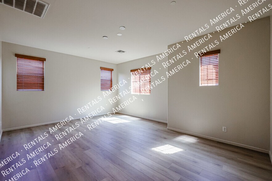 Building Photo - 3410 S Sunland Dr
