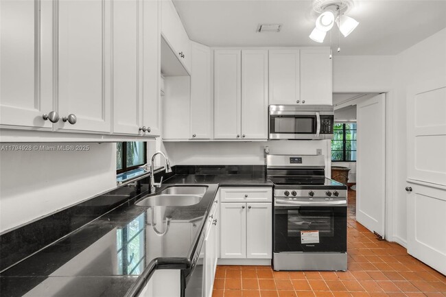 Building Photo - 5390 Sunset Dr