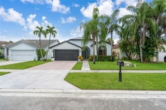 Building Photo - 758 Lake Wellington Dr
