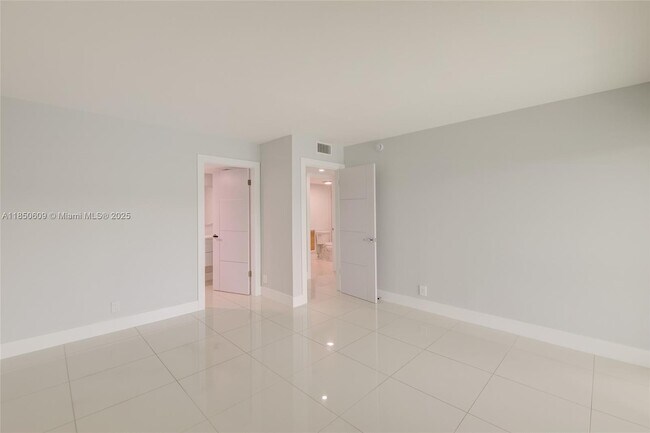 Building Photo - 1902 Bermuda Cir