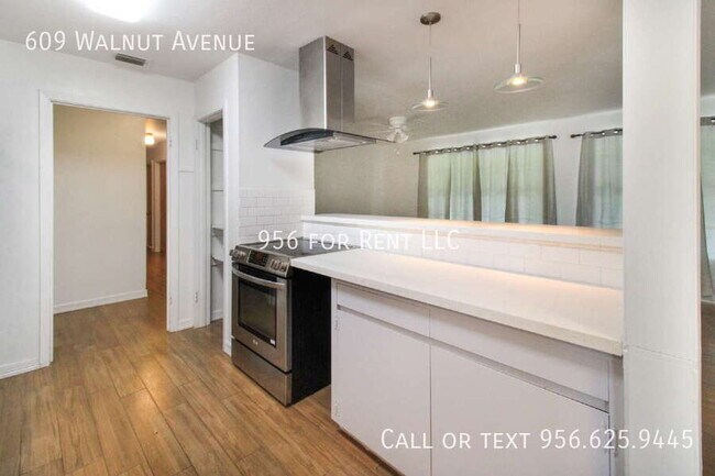 Building Photo - 609 W Walnut Ave