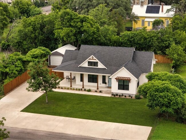 Building Photo - 402 E Ash Dr