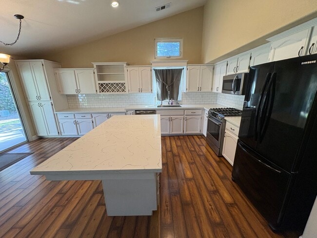 Building Photo - 3524 S Lincoln Ct
