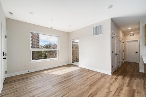 Building Photo - 3992 S Lake Park Ave