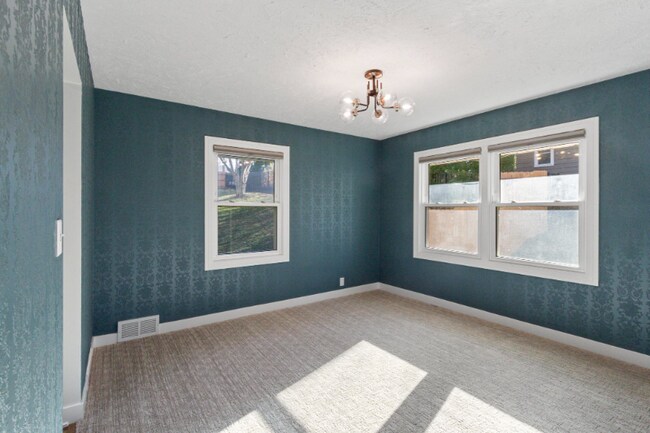 Building Photo - 1533 S 76th St