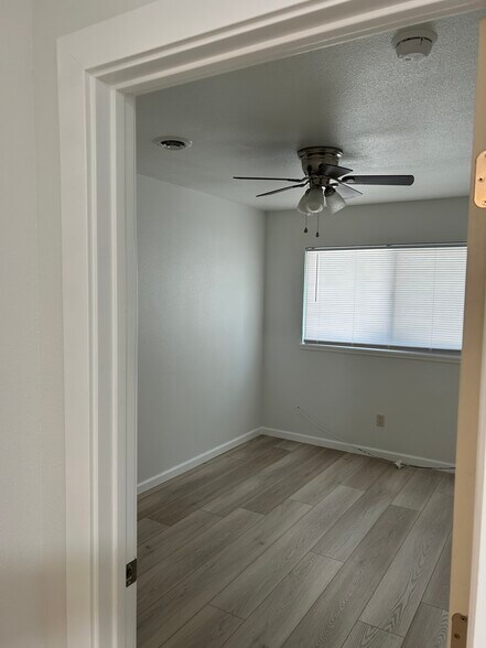 Building Photo - 434 S Lincoln Way
