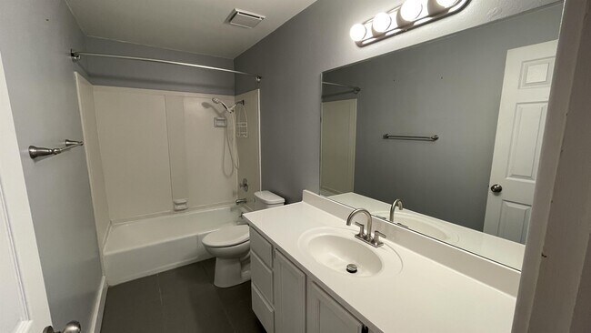 Building Photo - 4420 W Skye Dr