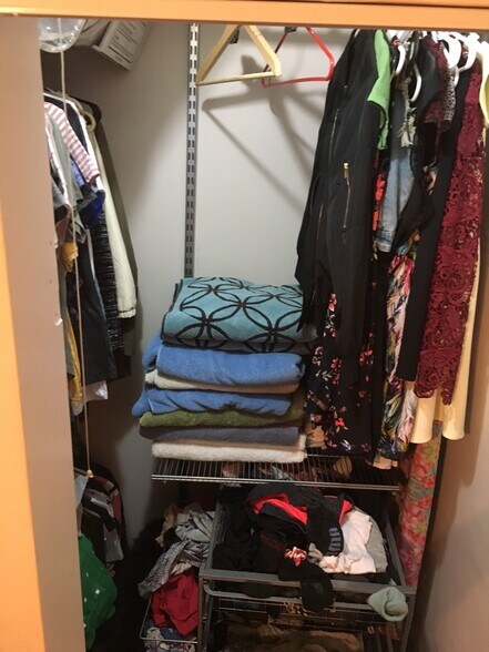 Building Photo - 1127 W Farwell Ave