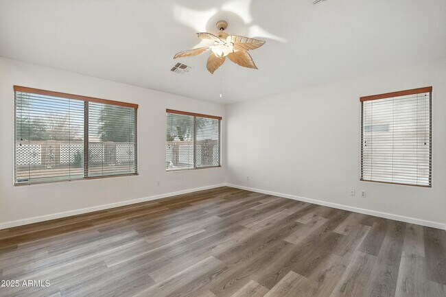 Building Photo - 5307 W Morten Ave