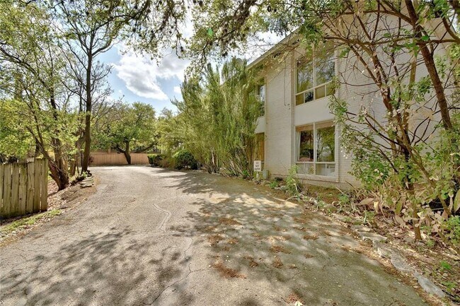 Building Photo - 5320 Balcones Dr
