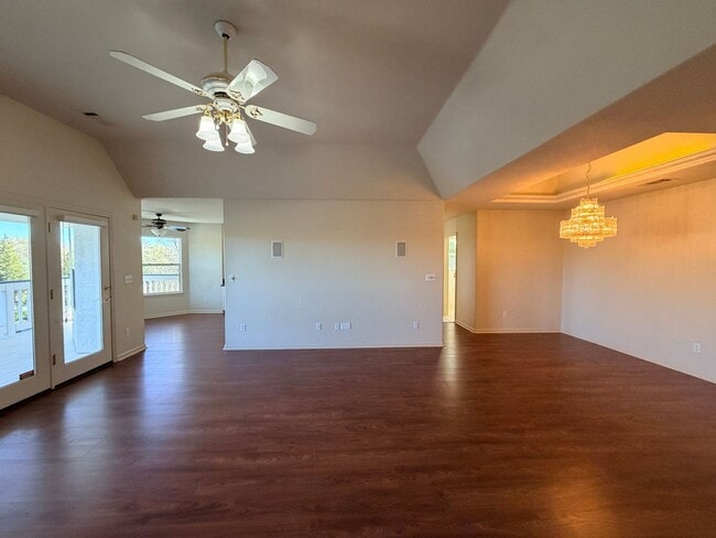 Building Photo - Beautiful Lakefront Home in the Vineyard! 55+ community