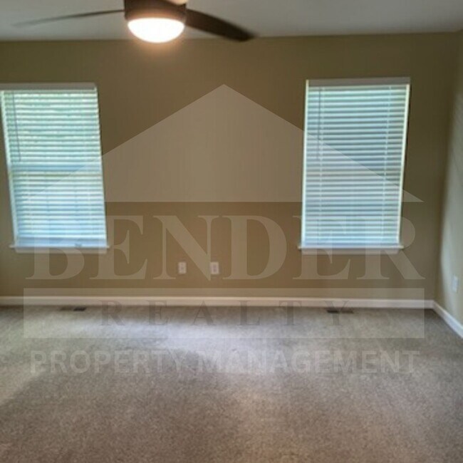 Building Photo - Duplex with garage