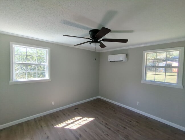 Building Photo - 3 Bdrm Home In Harrison