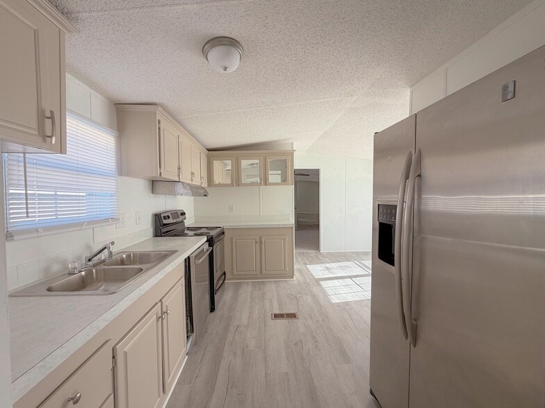 Building Photo - 2111 Harristown Rd