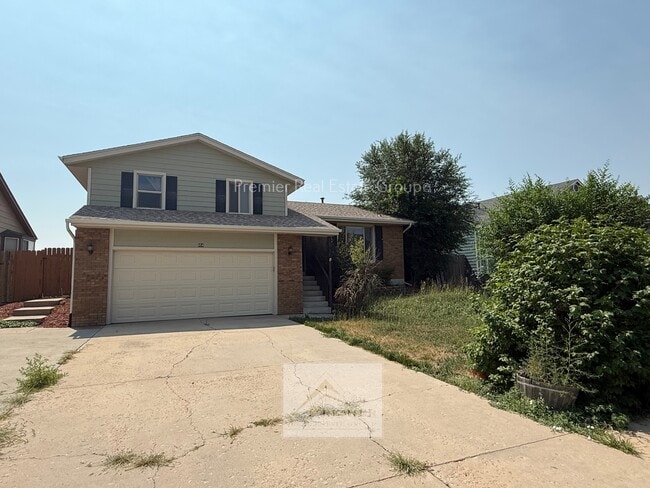 Building Photo - 854 Daffodil St