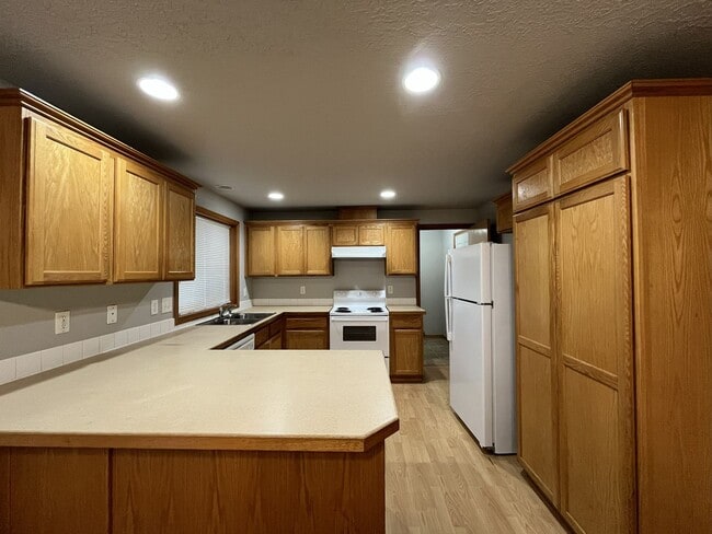 Building Photo - 3-Bed Home with Fireplace, Fenced Backyard, 2 Car Garage & Front Patio!