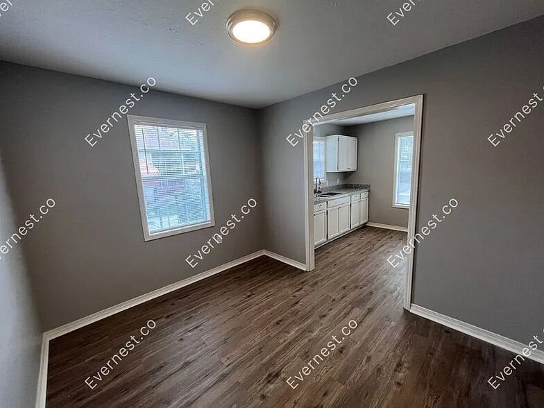 Building Photo - 320 McTyere Ave