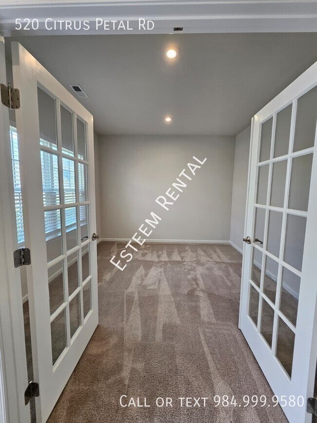 Building Photo - 520 Citrus Petal Rd