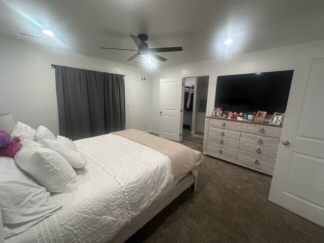 Building Photo - Townhome in Long Valley!
