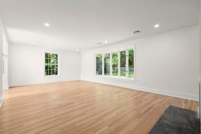 Building Photo - 576 Grove St