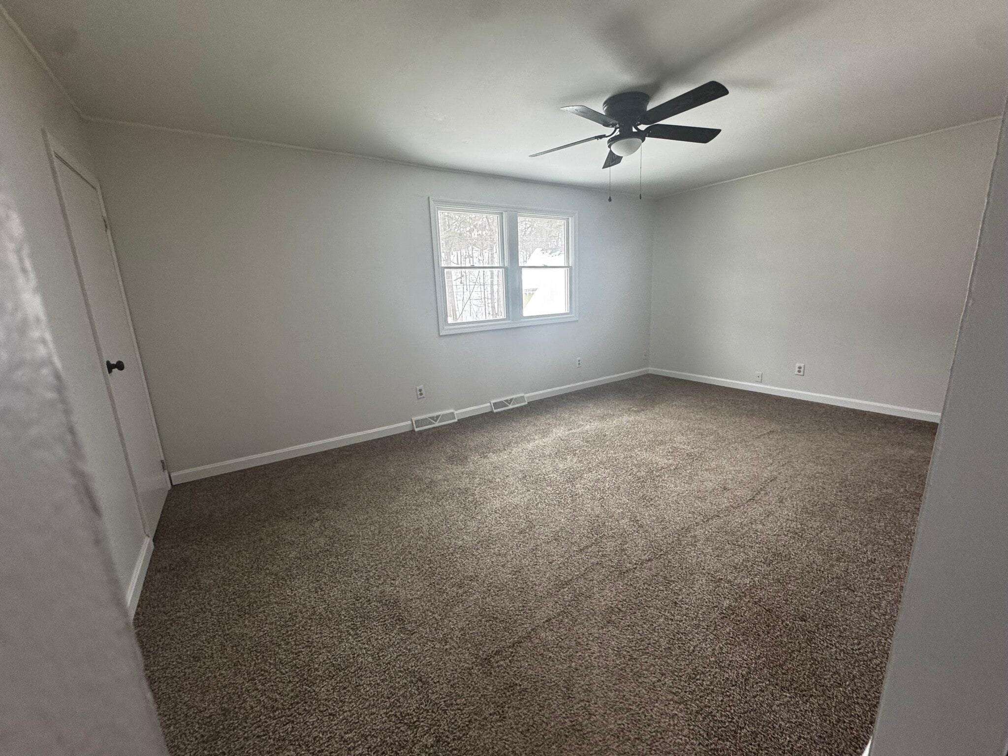 Building Photo - 150 Ethan Allen Pky