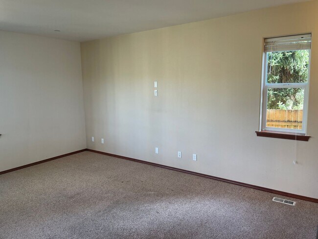 Building Photo - Gorgeous custom built home