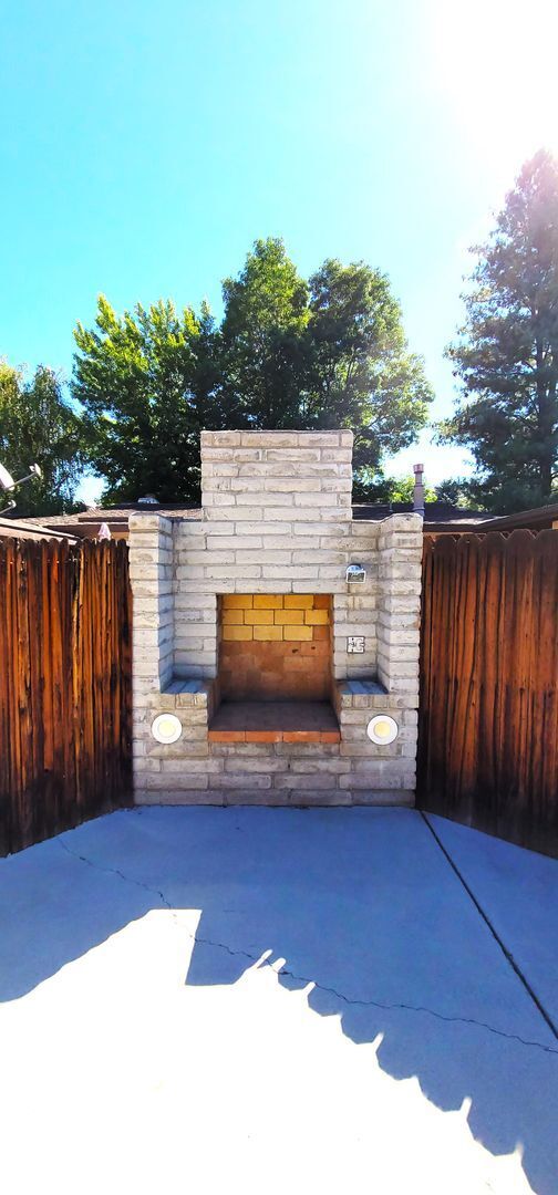 Building Photo - Beautiful 2 Bedroom / 2 Bath Bungalow Next to Hidden Valley Golf Club with Large Private Patio, N...