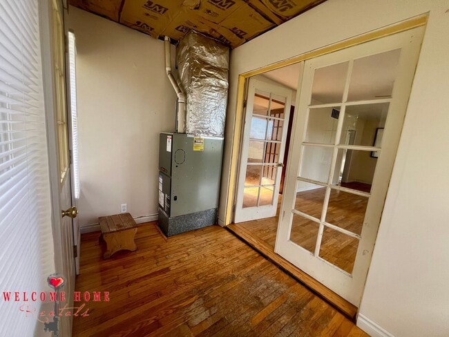 Building Photo - Unique opportunity - Bring your horses!