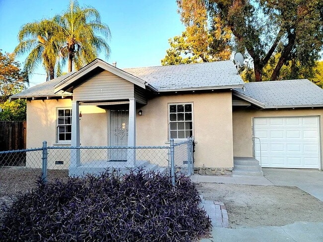 Building Photo - Nice and comfortable home
