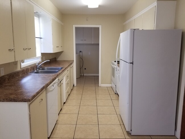 Building Photo - 819 Beattie Cir