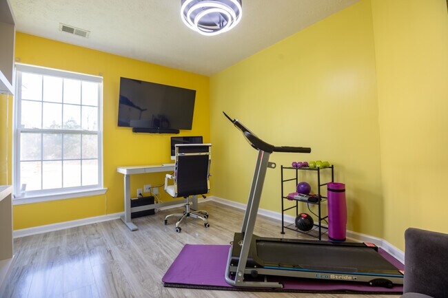 Building Photo - 5464 Daniel Ray Dr