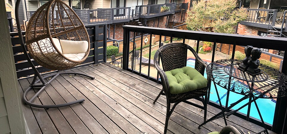 Balcony off living room - circular staircase leads to patio - 8710 Park Ln